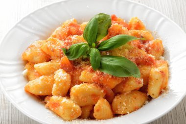 gnocchi tereyağı ve adaçayı ile