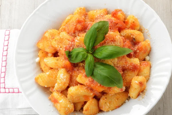 Gnocchi med smör och salvia — Stockfoto