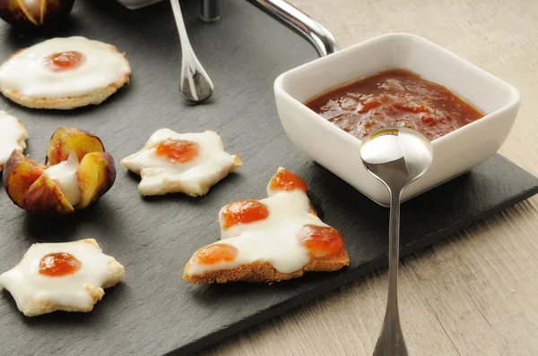 Előételek canapes — Stock Fotó