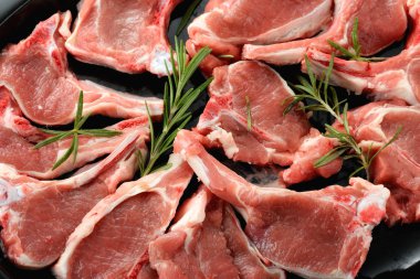 çiğ kuzu pirzolası