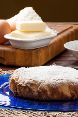 Reçel ile dolu pasta