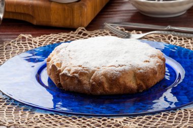 Reçel ile dolu pasta