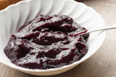 Lezzetli yaban mersini reçeli