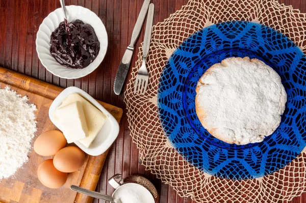 Kuchen gefüllt mit Marmelade — Stockfoto