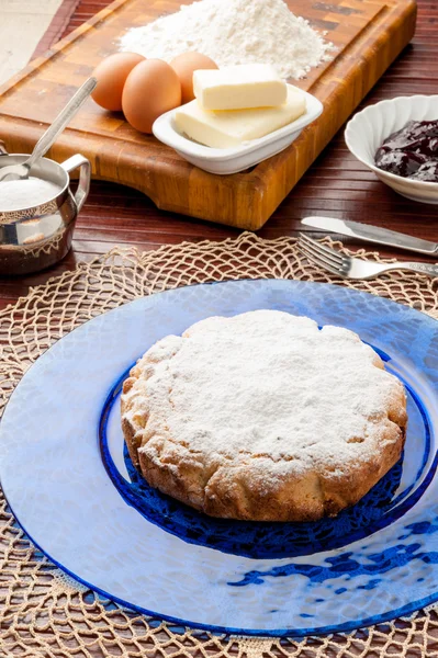 Kuchen gefüllt mit Marmelade — Stockfoto