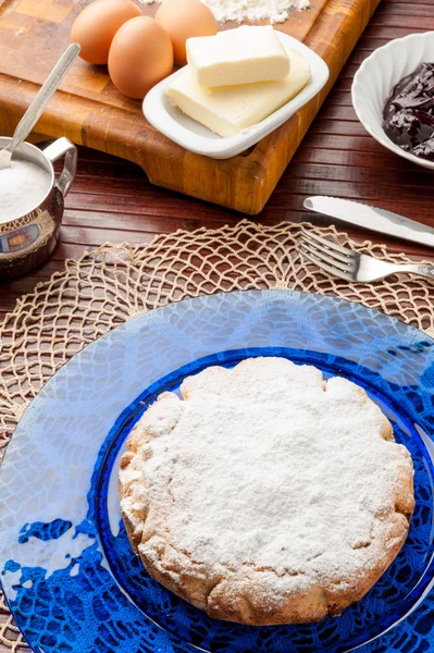 Kuchen gefüllt mit Marmelade — Stockfoto