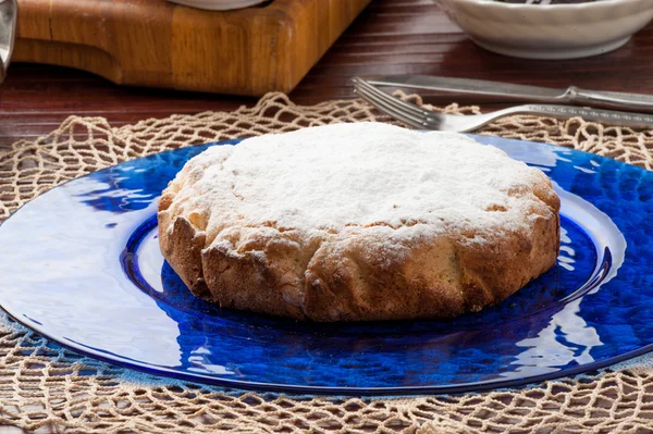 Reçel ile dolu pasta