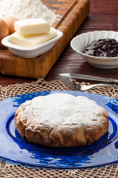 Kuchen gefüllt mit Marmelade — Stockfoto