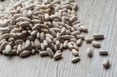 Masanın üzerinde fasulye