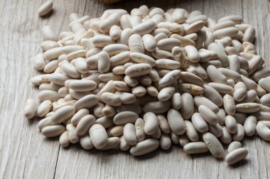 Masanın üzerinde fasulye