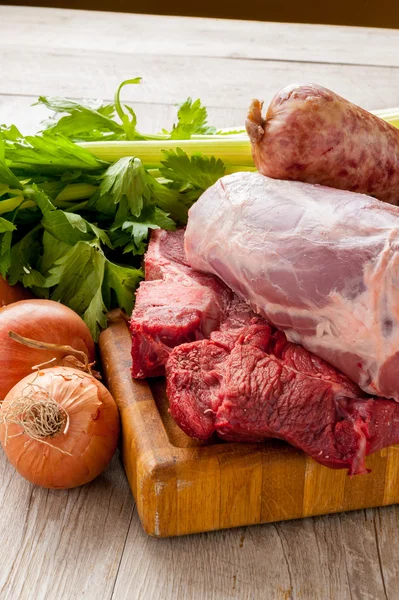 生肉加蔬菜 — 图库照片