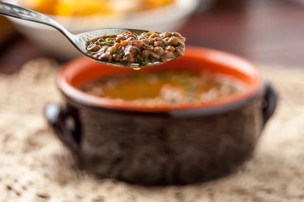 Sopa de lentilha com colher — Fotografia de Stock