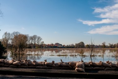 zandzakken voor vloed verdediging