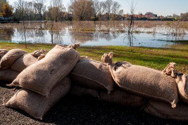 zandzakken voor vloed verdediging