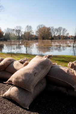 zandzakken voor vloed verdediging