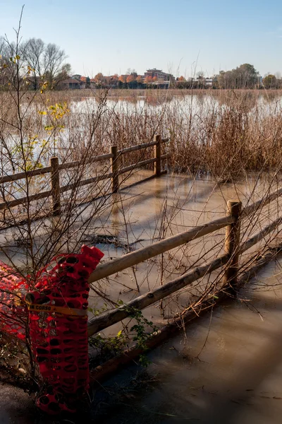 Old pier on autumn river — Stock Photo, Image