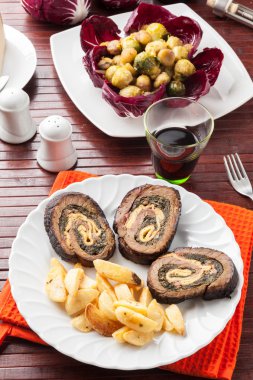 Rulo köfte kavrulmuş patates ile