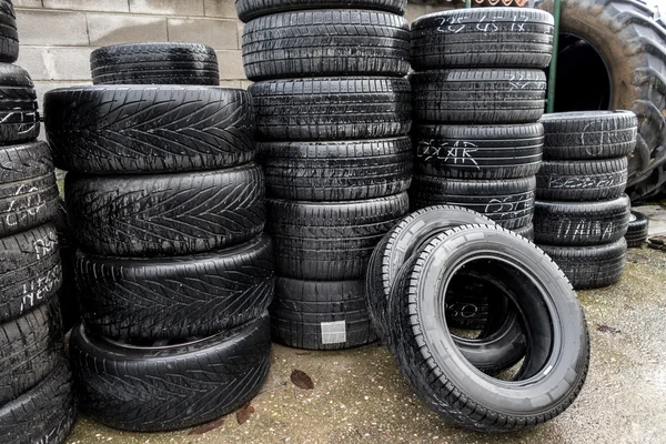 Tires and Old Rims — Stock Photo, Image