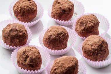 tatlı çikolatalı pralin