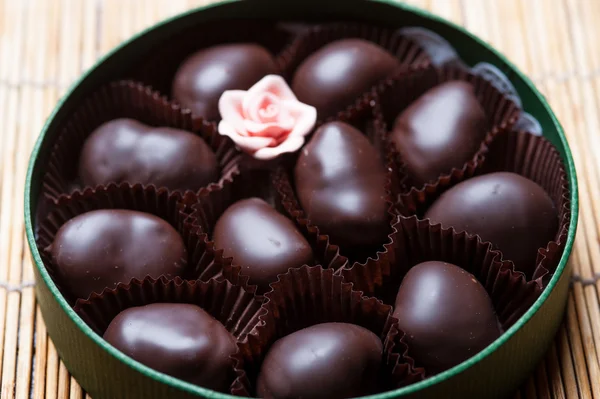 Chocolats dans un bol — Photo