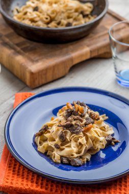 Tagliatelle ragu ile