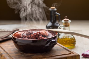 Sıcak duman ile haşlanmış ahtapot