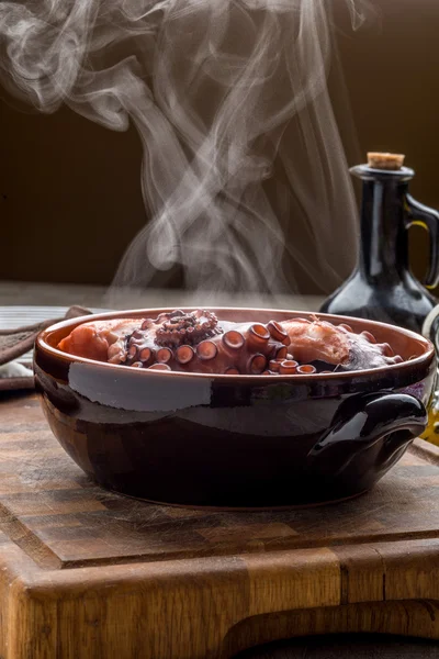 Sıcak duman ile haşlanmış ahtapot — Stok fotoğraf