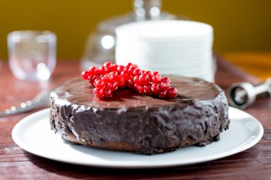 Sacher çikolatalı pasta