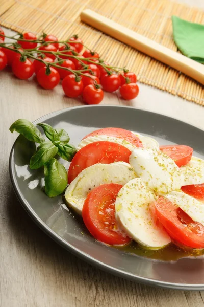 Mozzarella, tomatoes and oregano — Stock Photo, Image
