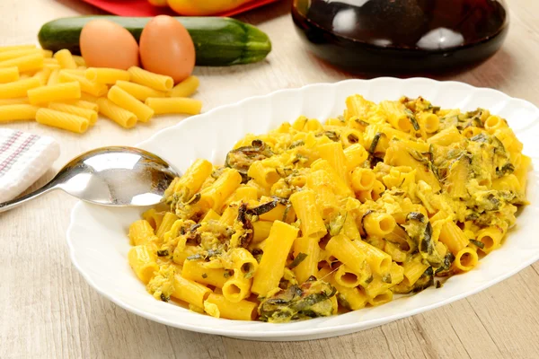 Pasta with zucchini and eggs — Stock Photo, Image