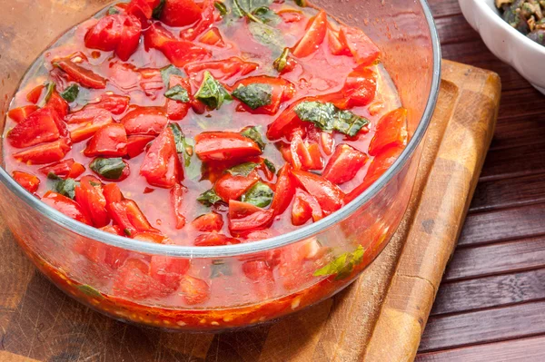Saus van tomaat en basilicum — Stockfoto