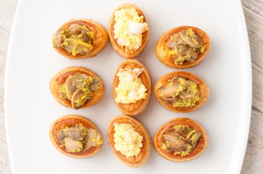 Jambona beyaz tabakta dolması