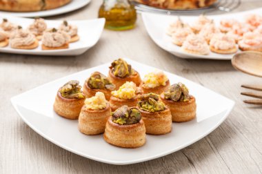 Jambona beyaz tabakta dolması