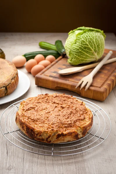 Kuchen gefüllt mit Gemüse — Stockfoto