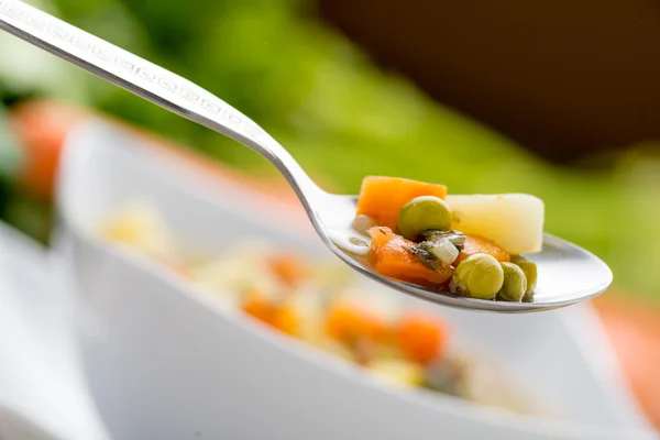 野菜スープ スプーン — ストック写真