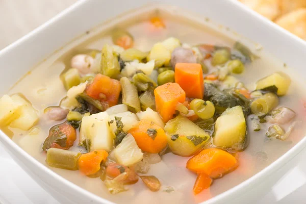 Sopa de verduras en un plato — Foto de Stock