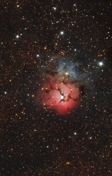 Roter Nebel in sternenklarer Nacht — Stockfoto