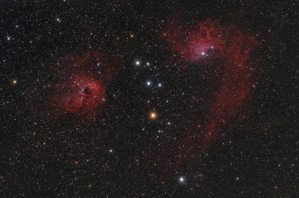 Roter Nebel in sternenklarer Nacht — Stockfoto