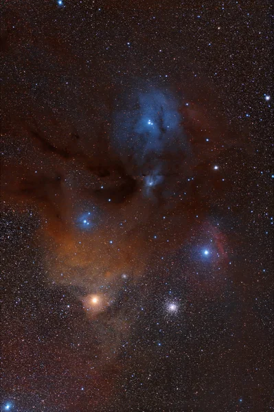 Nebulosa rossa nella notte stellata — Foto Stock