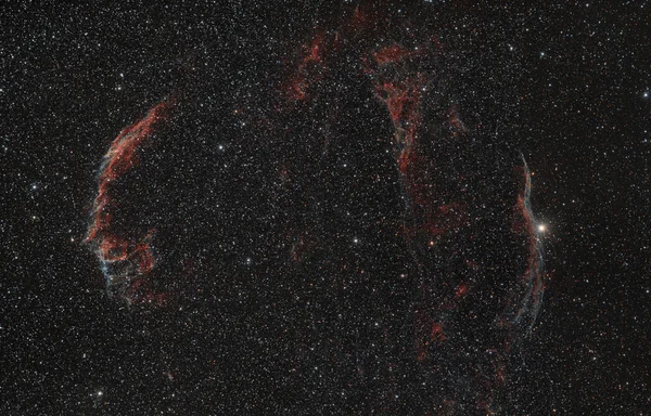 红色星云在繁星点点的夜晚 — 图库照片