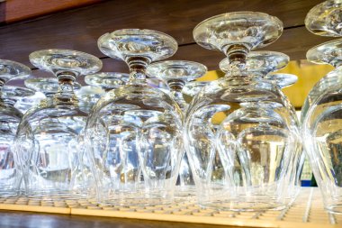 Gözlük baş aşağı boş