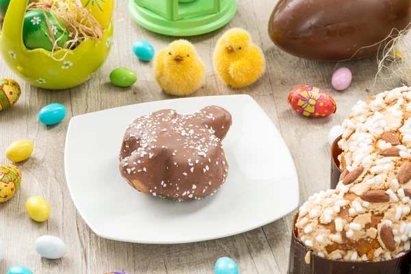 Paloma de Pascua pastel de chocolate — Foto de Stock