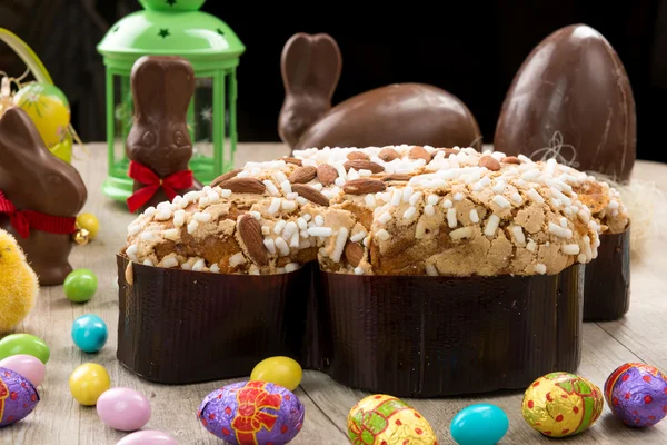 Húsvéti csokoládé torta galamb — Stock Fotó