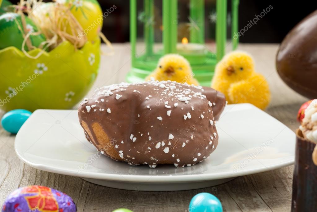 Kek çikolata Paskalya güvercin — Stok Foto © vpardi 66077815