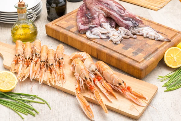 Boiled shrimps on table — Stock Photo, Image