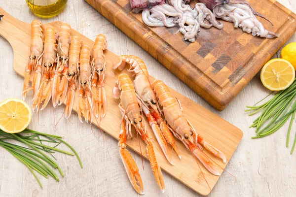 Boiled shrimps on table — Stock Photo, Image