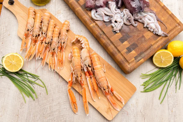 Boiled shrimps on table — Stock Photo, Image