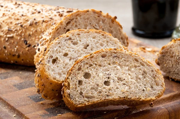 Pan rebanado con semillas — Foto de Stock