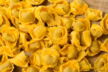 İtalyan raviolis ve cappelletti