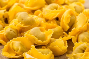 İtalyan raviolis ve cappelletti